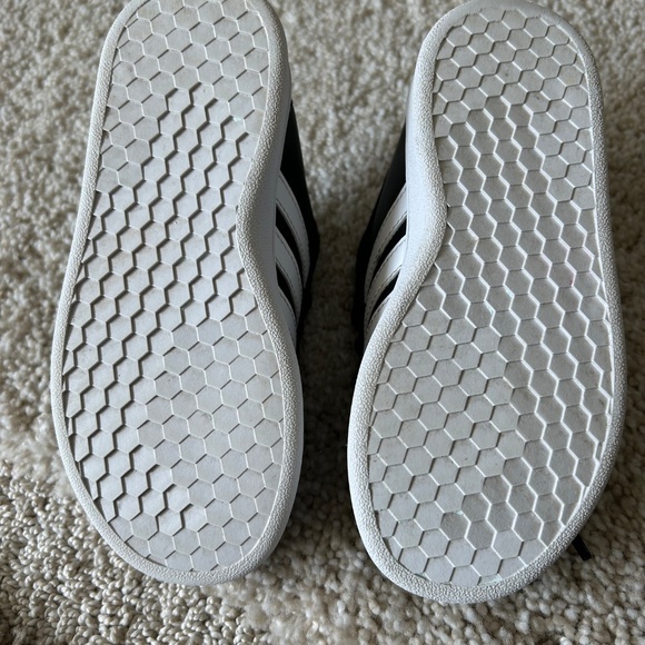 Boys Adidas Court Sneaker Size 11 - Picture 6 of 6